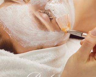 ครีมไวท์เทนนิ่งทำให้ผิวขาวกระจ่างใส