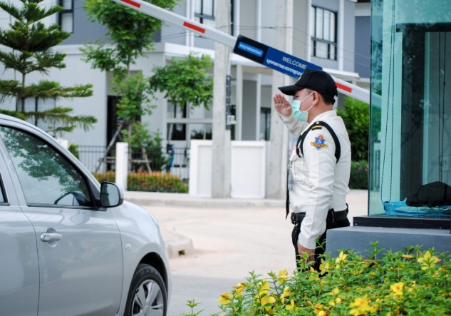 เจ้าหน้าที่รักษาความปลอดภัย ที่ผ่านการคัดเลือกและฝึกอบรมอย่างมืออาชีพ