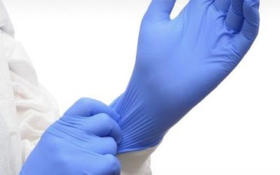 เจาะลึกความต่าง “ไนไตร vs ยางธรรมชาติ” พร้อมเทคนิคประหยัดงบ